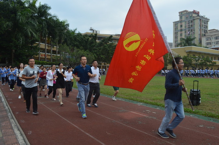 校園長跑日 快樂奔跑時(shí)