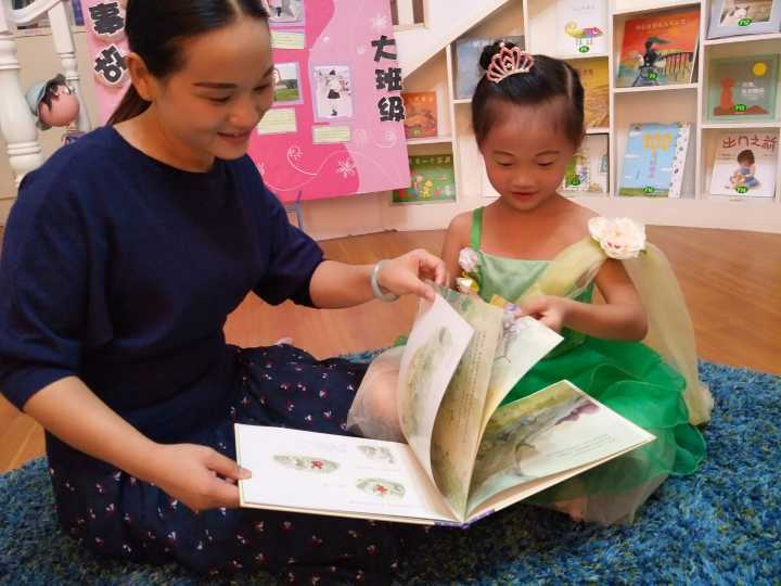 書香校園，閱讀幸?？鞓?——公明第二幼兒園閱讀月系列活動報道