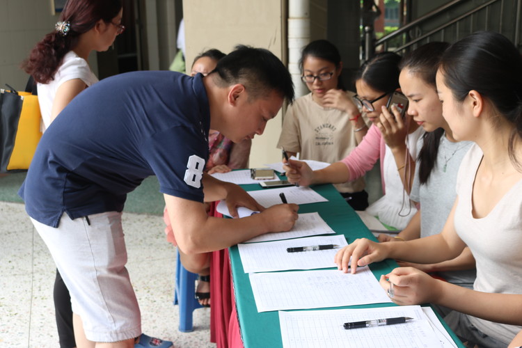 l龍華中英文實(shí)驗(yàn)學(xué)校幼兒園“幼升小系統(tǒng)信息操作培訓(xùn)會”順利召開