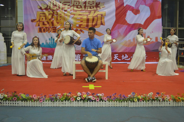 燕川幼兒園社區(qū)活動(dòng)暨父親節(jié)專題義演