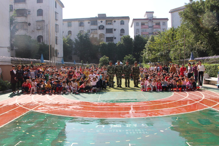 消防戰(zhàn)士走進(jìn)幼兒園，共筑消防安全新防線 