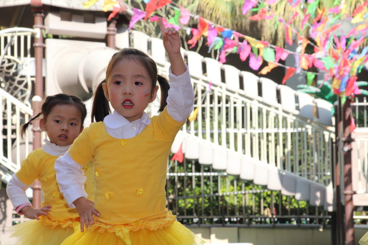 炫彩多世界，走向新時(shí)代”慶集團(tuán)20周年級(jí)組決賽暨頒獎(jiǎng)典禮